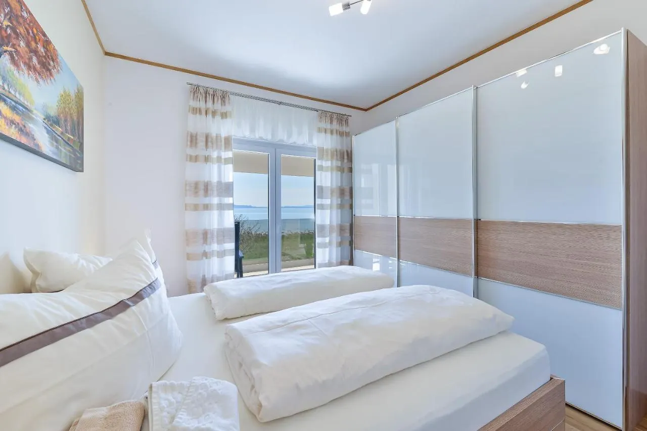 Beachfront Reiterer Villa V1 With Jacuzzi 30 Meters From The Beach - Crowonder Luxury Rent Privlaka