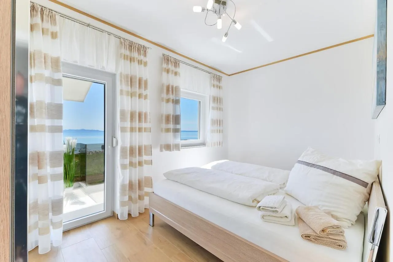Beachfront Reiterer Villa V1 With Jacuzzi 30 Meters From The Beach - Crowonder Luxury Rent Privlaka