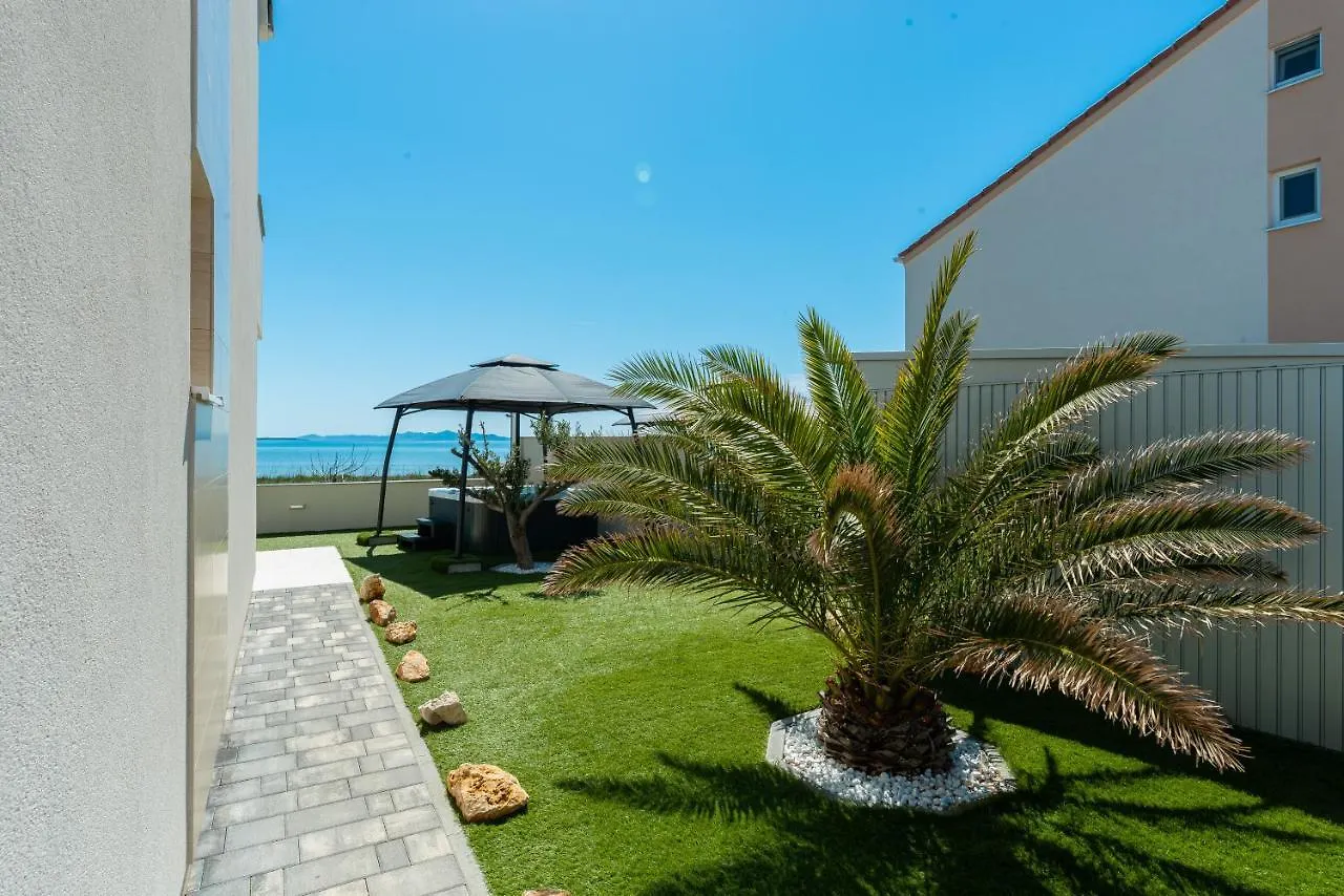 Beachfront Reiterer Villa V1 With Jacuzzi 30 Meters From The Beach - Crowonder Luxury Rent Privlaka