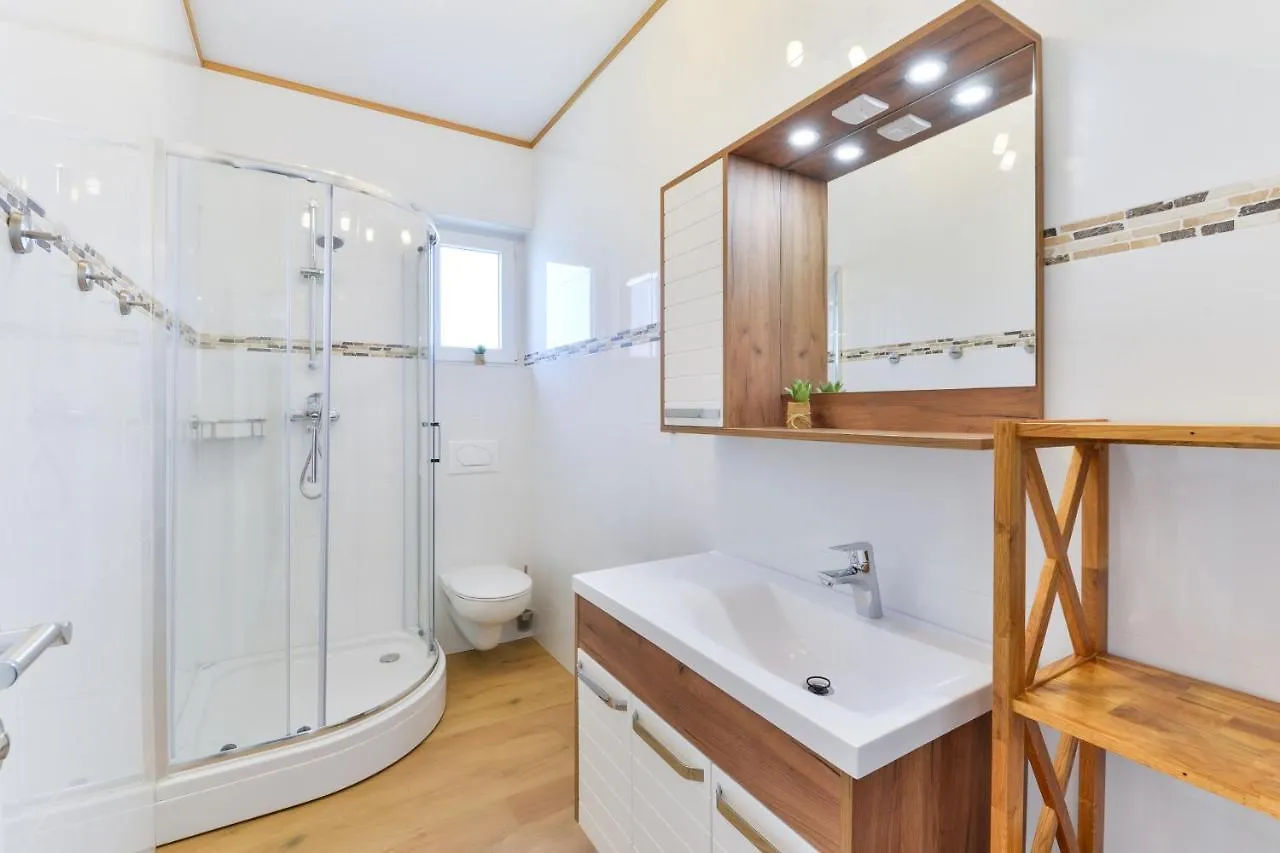 Beachfront Reiterer Villa V1 With Jacuzzi 30 Meters From The Beach - Crowonder Luxury Rent Privlaka  0*, Privlaka (Zadar)