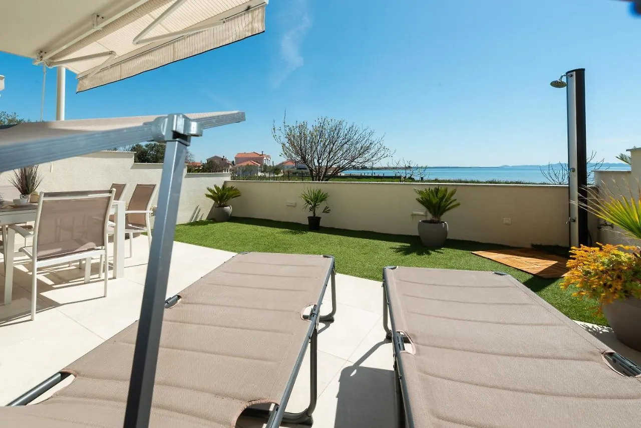 Beachfront Reiterer Villa V1 With Jacuzzi 30 Meters From The Beach - Crowonder Luxury Rent Privlaka  0*, Privlaka (Zadar)