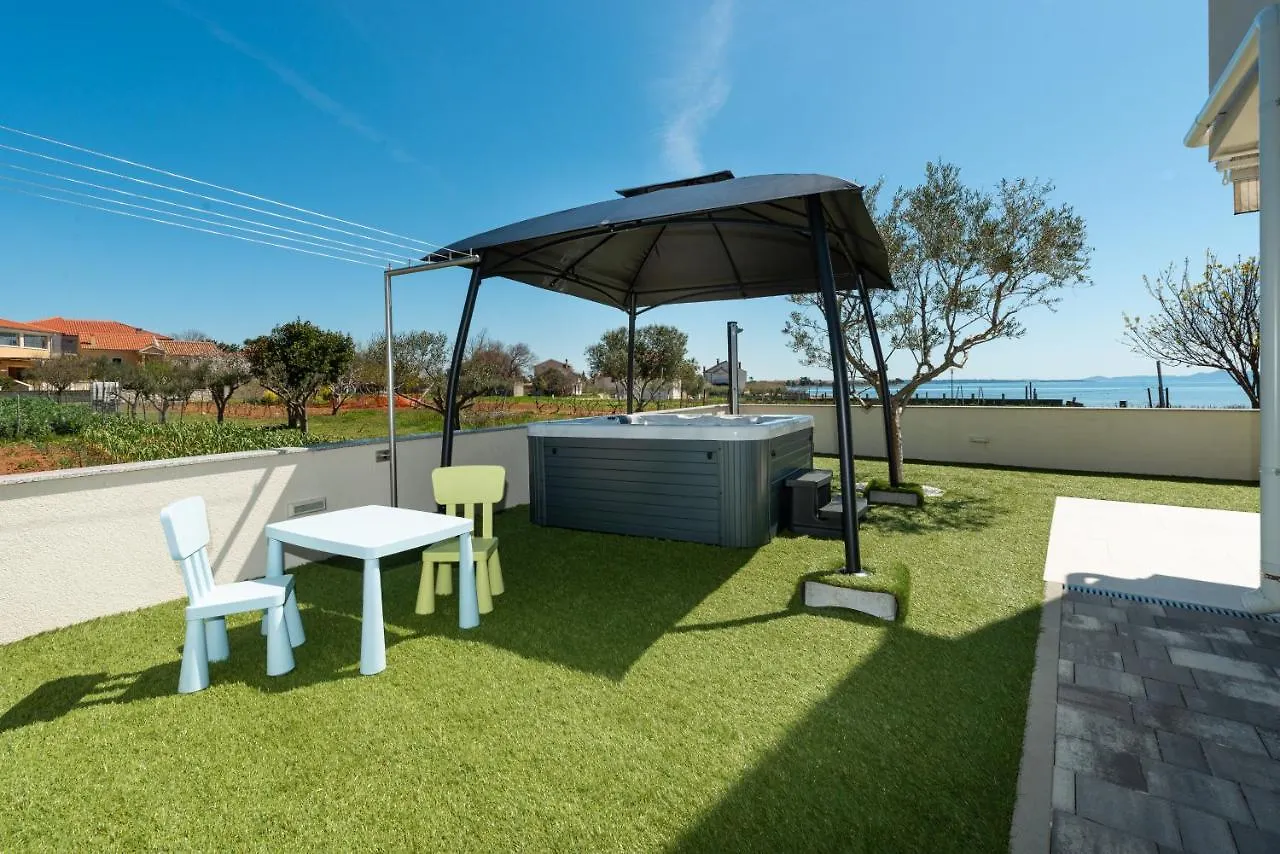 Beachfront Reiterer Villa V1 With Jacuzzi 30 Meters From The Beach - Crowonder Luxury Rent Privlaka