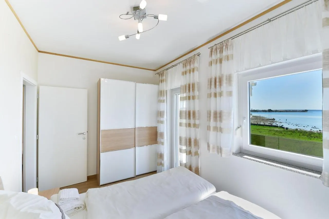 Beachfront Reiterer Villa V1 With Jacuzzi 30 Meters From The Beach - Crowonder Luxury Rent Privlaka