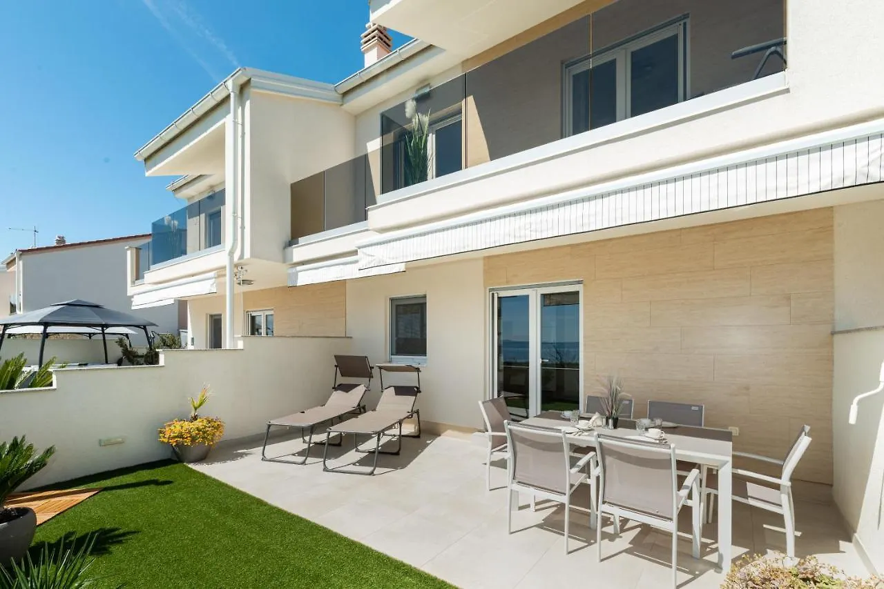 Beachfront Reiterer Villa V1 With Jacuzzi 30 Meters From The Beach - Crowonder Luxury Rent Privlaka   Privlaka (Zadar)