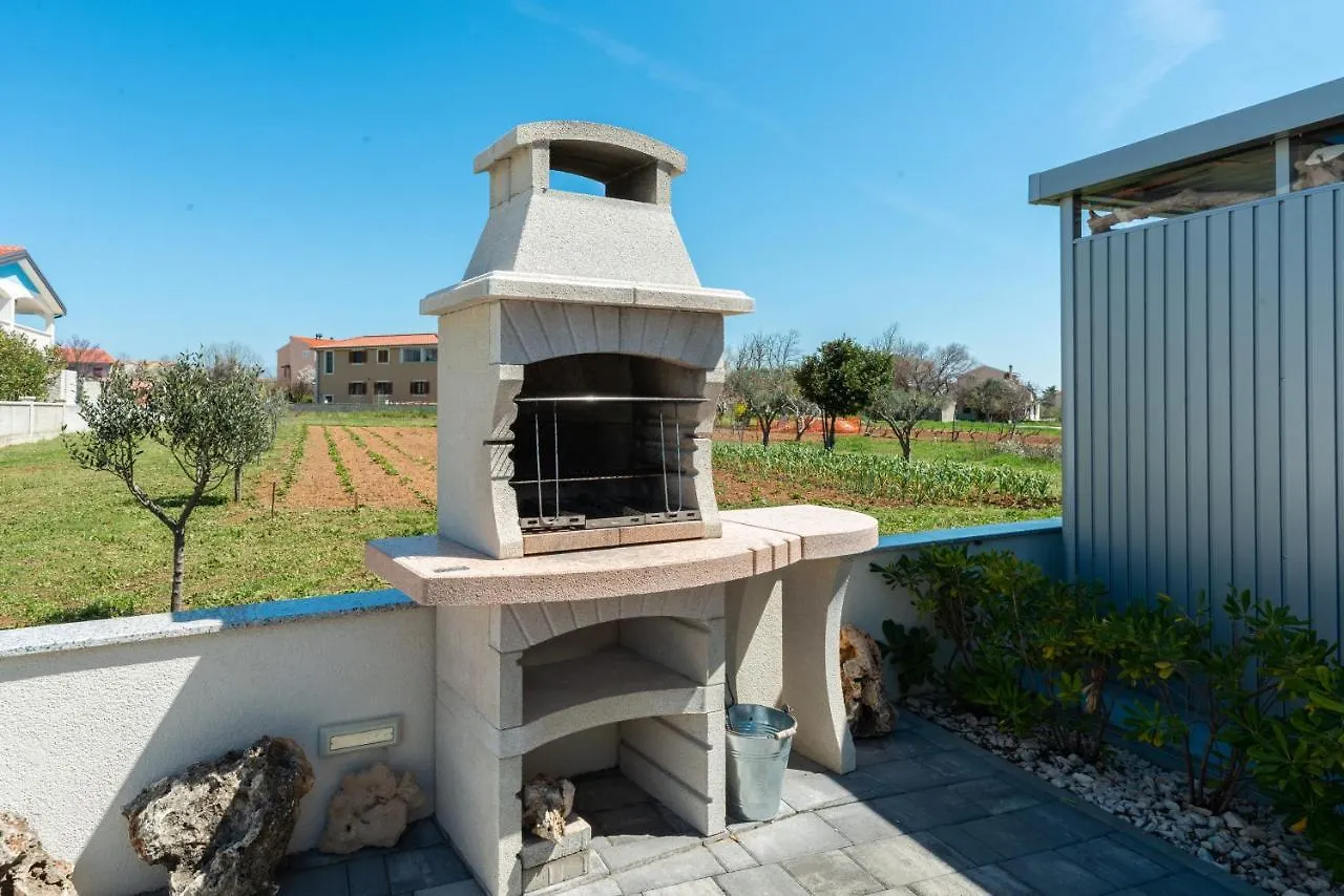 Beachfront Reiterer Villa V1 With Jacuzzi 30 Meters From The Beach - Crowonder Luxury Rent Privlaka